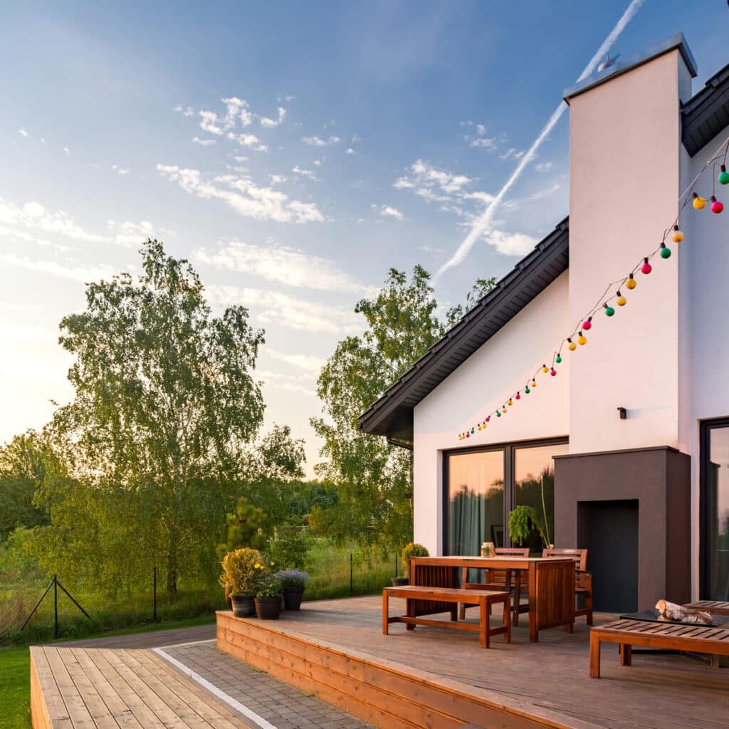 modern backyard deck with outdoor seating